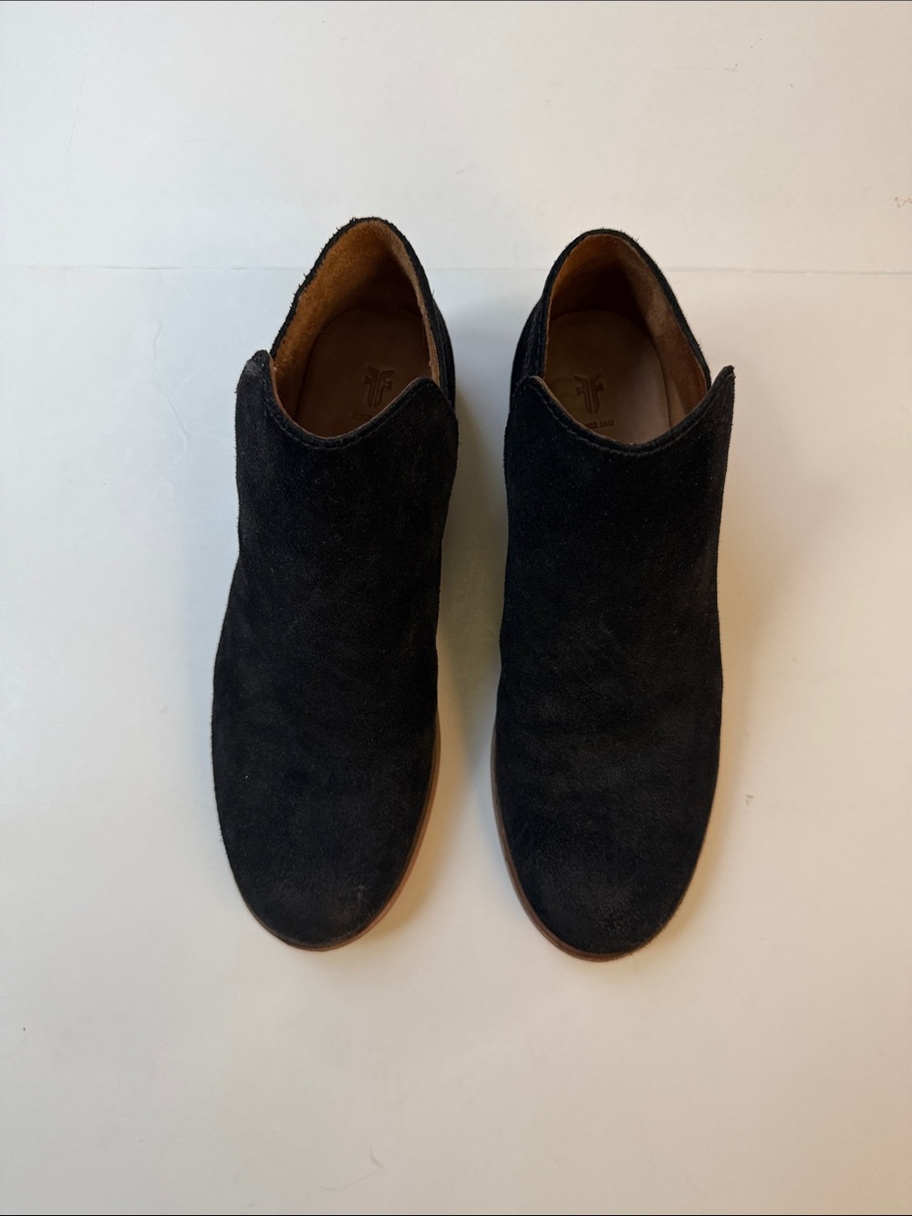 FRYE CLASSIC WOMEN’S BLACK SLIP ON SUEDE ANKLE BOOTIE 7.5